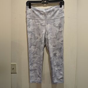 GAP Gray Camouflage Leggings Size Medium